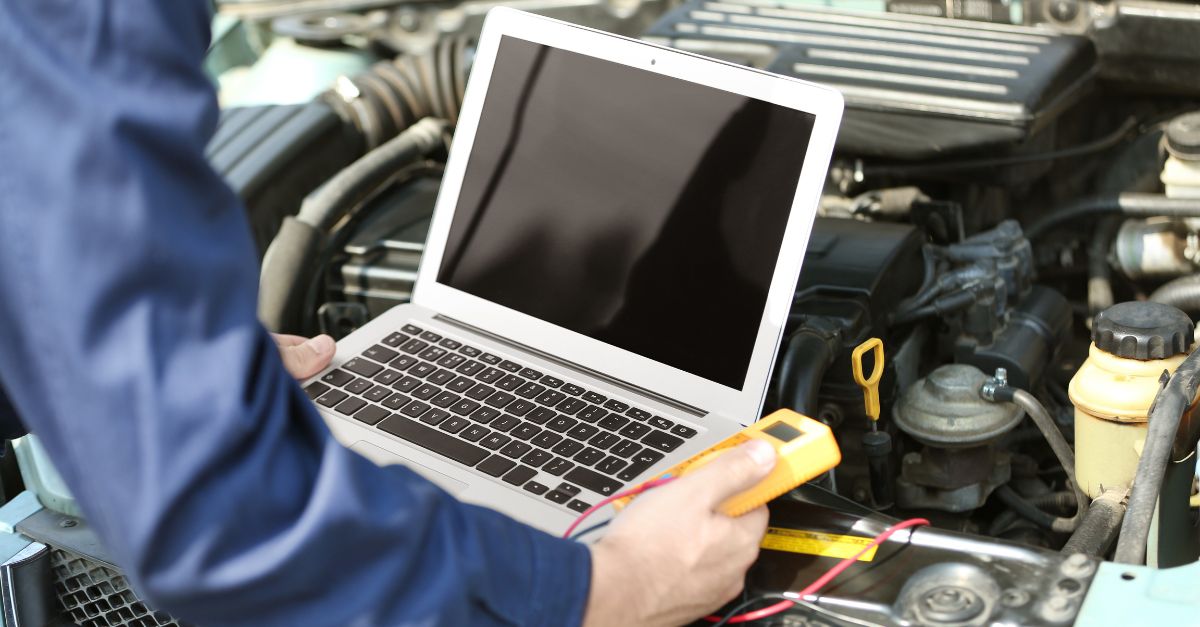 ¿Qué se revisa en el interior del coche?